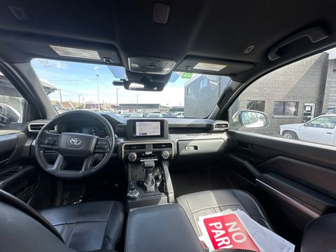 Used 2024 Toyota Tacoma SR5 AWD/4WD image 27