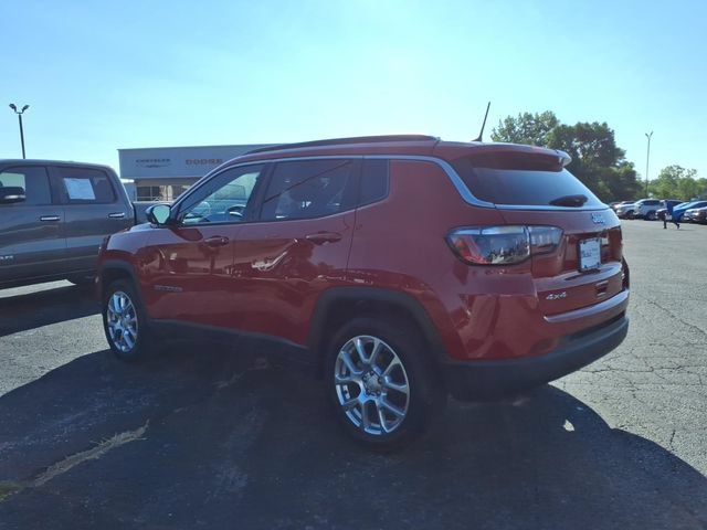 Used 2024 Jeep Compass Latitude AWD/4WD image 5