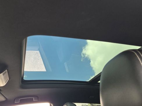 Used 2024 Volkswagen Atlas Cross Sport SE image 18