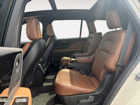 Used 2022 Lincoln Aviator Reserve w/ Equipment Group 201A AWD/4WD image 13