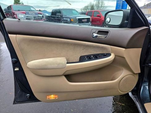 Used 2005 Honda Accord LX image 12