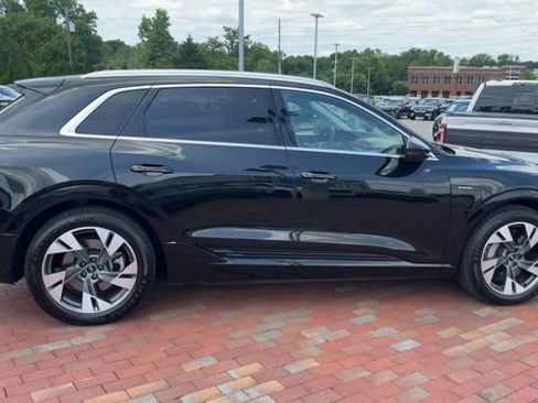 Used 2021 Audi e-tron Premium w/ Towing Package AWD/4WD image 3