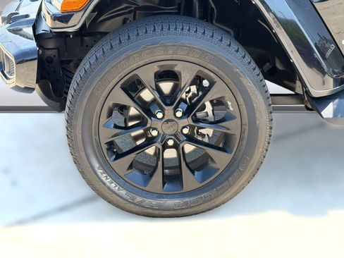Used 2021 Jeep Gladiator Overland AWD/4WD image 12