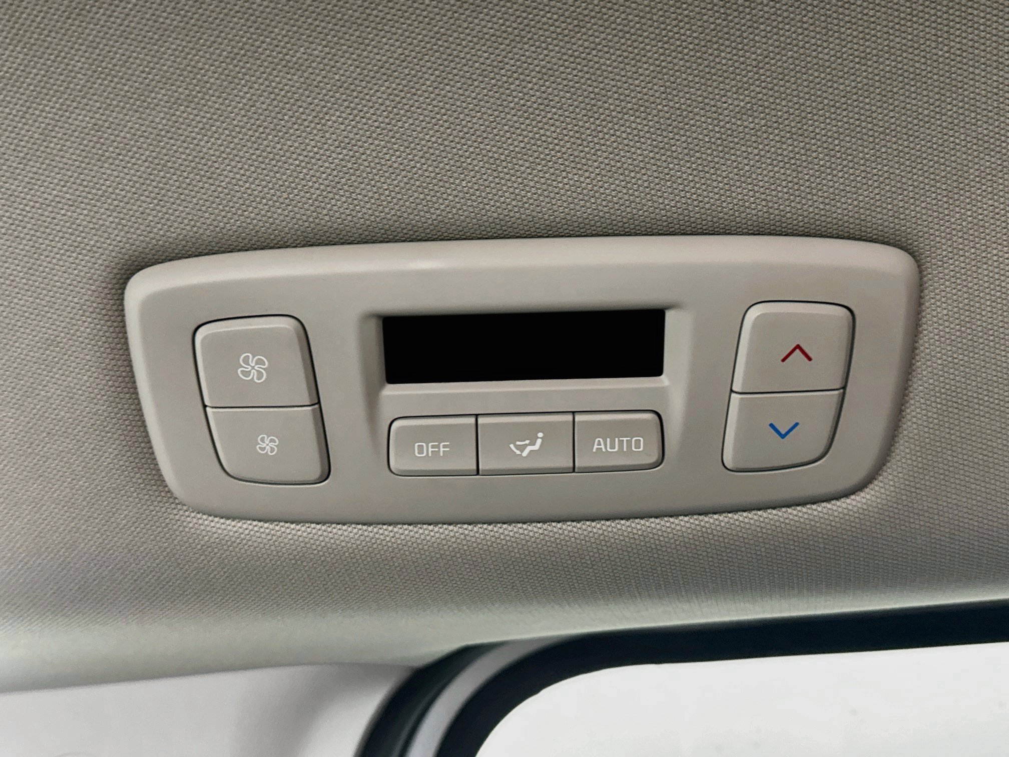 Used 2025 Kia Carnival FWD image 27