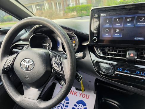 Used 2019 Toyota C-HR LE FWD image 28