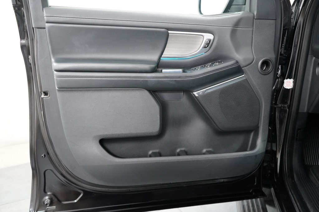 Certified 2025 Ford Expedition Max Platinum AWD/4WD image 30