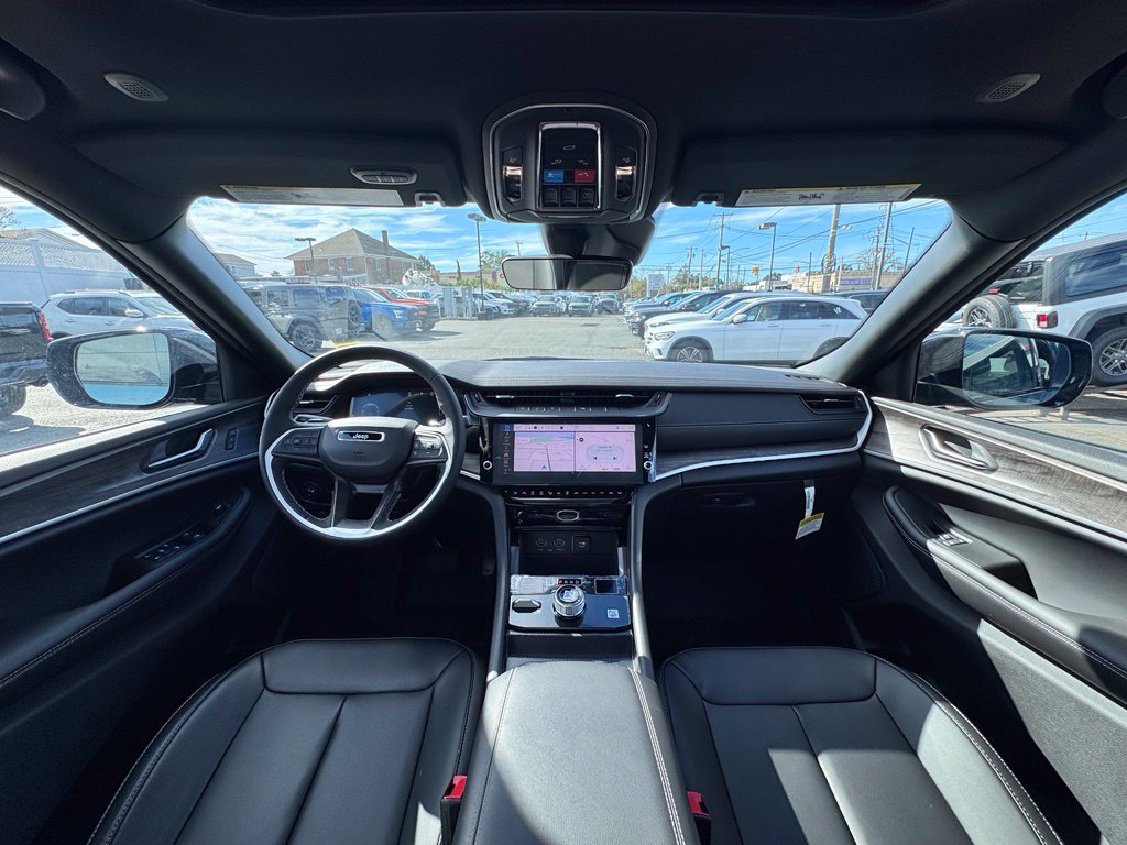 New 2026 Jeep Grand Cherokee Limited w/ Limited Altitude Package AWD/4WD image 11