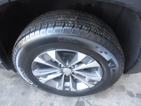 Used 2025 Chevrolet Equinox LT w/ Convenience Package II AWD/4WD image 14