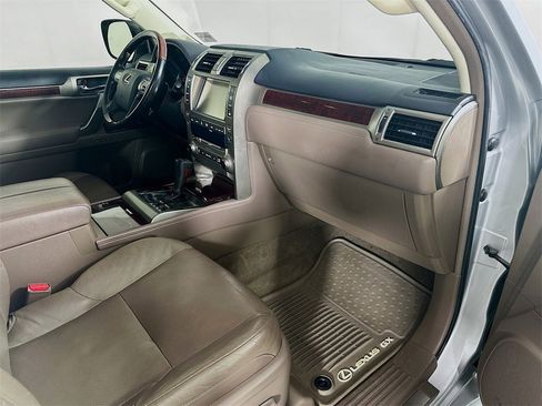 Used 2017 Lexus GX 460 image 30