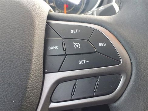 Certified 2022 Jeep Cherokee Latitude Lux w/ Sun & Sound Group image 24