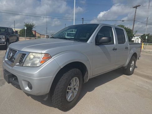 Used 2014 Nissan Frontier SV RWD image 8