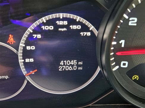 Used 2022 Porsche Cayenne Platinum Edition image 26