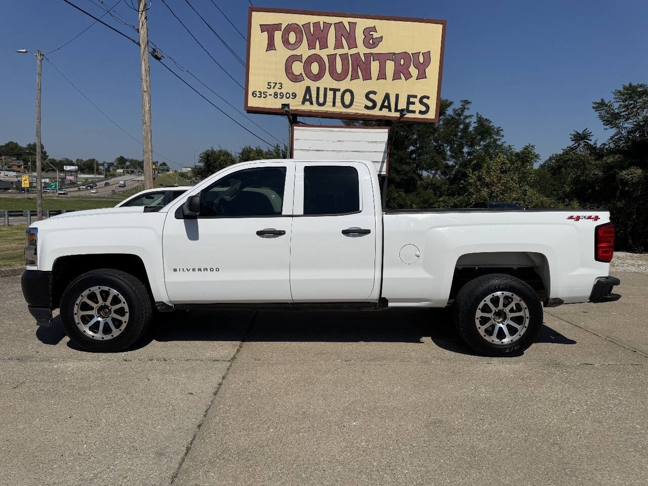 Used 2018 Chevrolet Silverado 1500 W/T w/ Trailering Package AWD/4WD image 4
