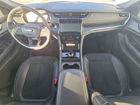 Used 2025 Jeep Grand Cherokee L Altitude image 21