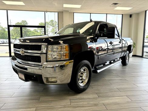 Used 2007 Chevrolet Silverado 2500 LT w/ EZ-Lift Tailgate Package image 3