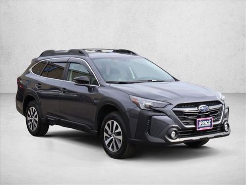Used 2025 Subaru Outback Premium AWD/4WD image 3