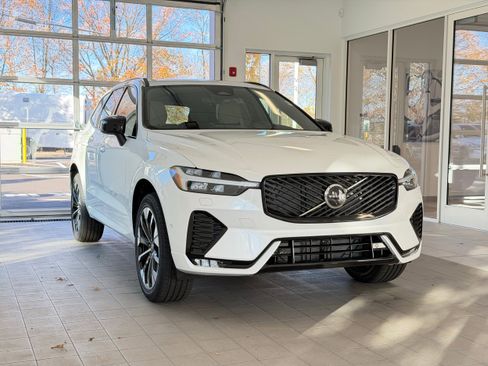 New 2026 Volvo XC60 B5 Plus w/ Protection Package Premier image 4