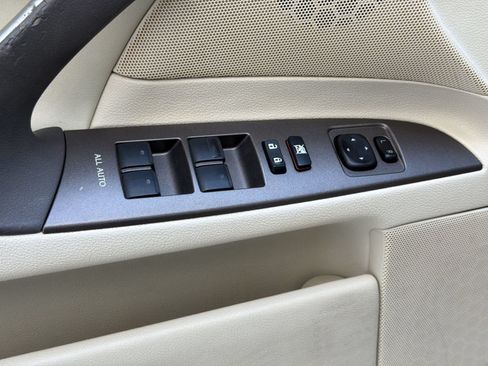Used 2009 Lexus IS 250 w/ Preferred Accessory Pkg RWD image 26