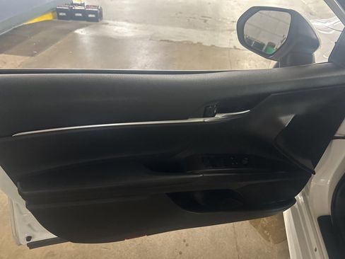 Used 2023 Toyota Camry SE image 9