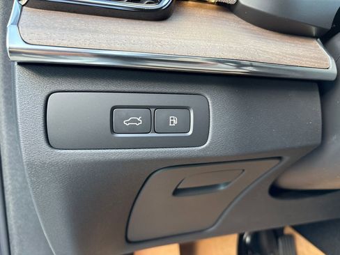 New 2026 Volvo XC90 T8 Plus w/ Protection Package Premier AWD/4WD image 8