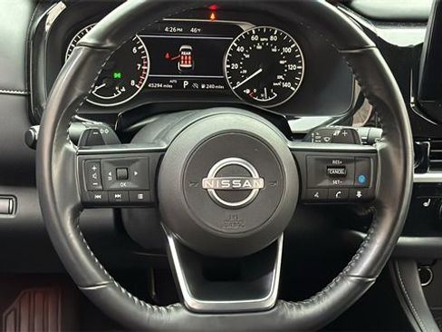 Used 2024 Nissan Pathfinder SV image 18