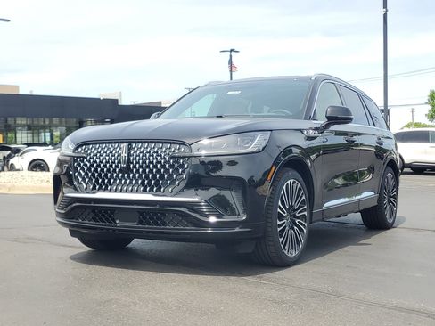 New 2026 Lincoln Aviator Black Label w/ Dynamic Handling Package AWD/4WD image 2