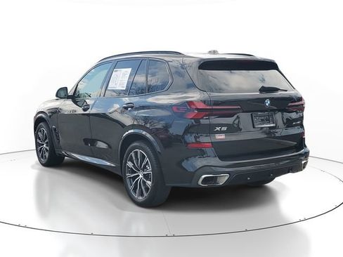 Used 2025 BMW X5 xDrive40i w/ M Sport Package image 3