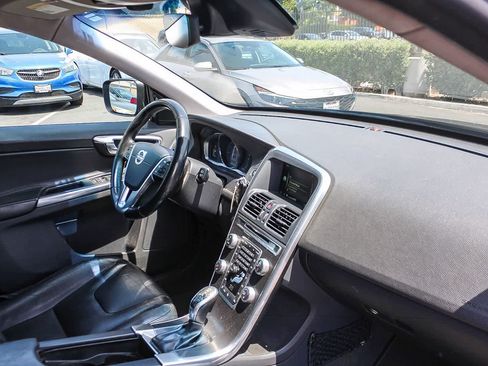 Used 2016 Volvo XC60 T5 Premier w/ Proximity Package FWD image 21
