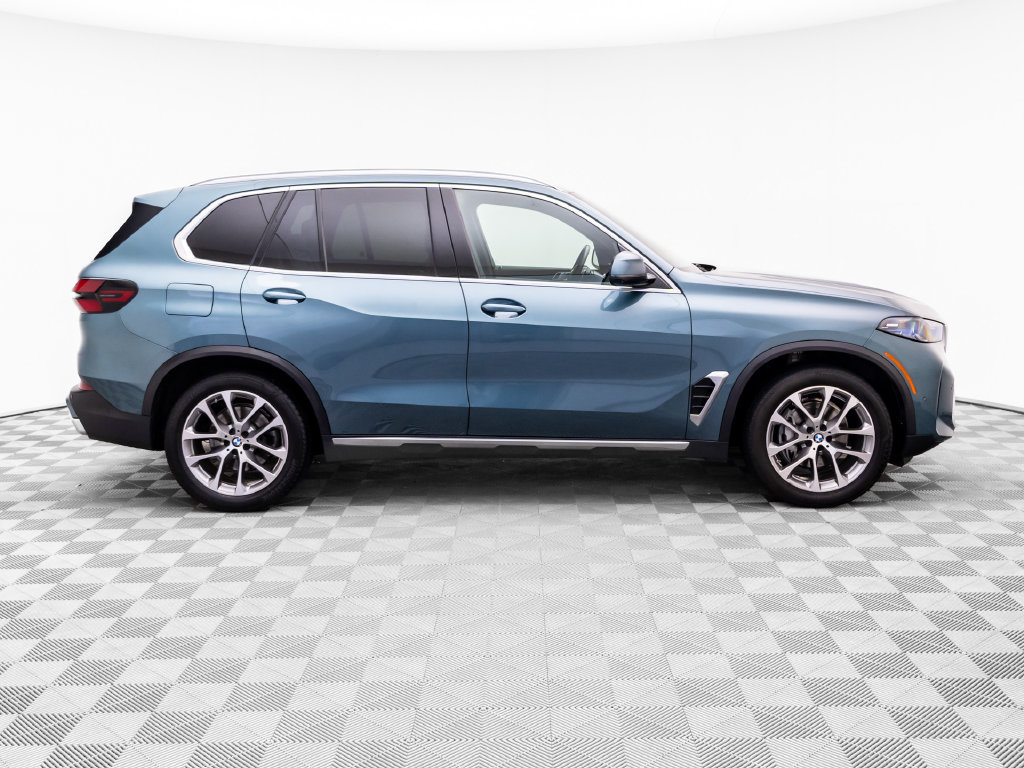Used 2024 BMW X5 xDrive40i w/ Premium Package AWD/4WD image 8