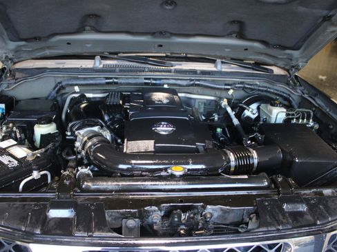 Used 2005 Nissan Pathfinder SE image 32