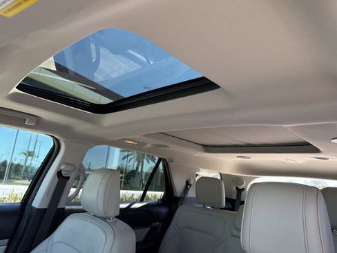 Used 2018 Ford Explorer Platinum image 34