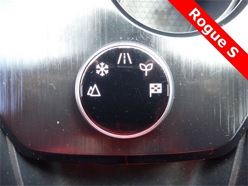 Used 2023 Nissan Rogue S image 25