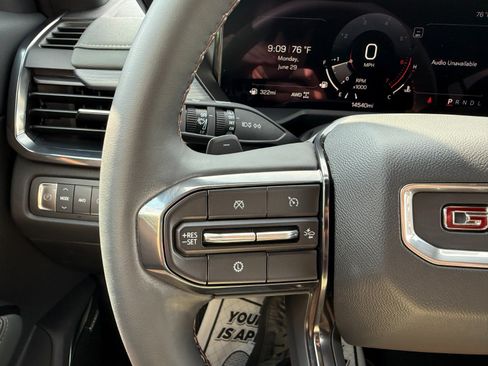 Used 2025 GMC Acadia AT4 AWD/4WD image 29