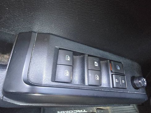 Used 2020 Toyota Tacoma SR w/ SR Convenience Package RWD image 20