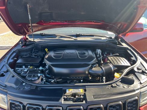 Used 2021 Jeep Grand Cherokee Laredo X image 29