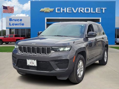 Used 2024 Jeep Grand Cherokee Laredo RWD image 1