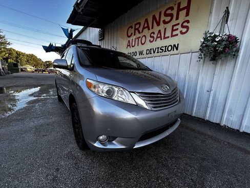 Used 2013 Toyota Sienna Limited w/ Premium Pkg AWD/4WD image 4