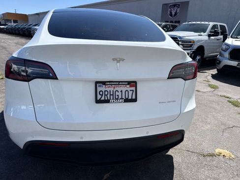 Used 2022 Tesla Model Y Long Range AWD/4WD image 25