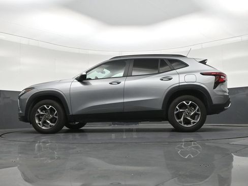 Used 2025 Chevrolet Trax LT w/ Driver Confidence Package FWD image 24