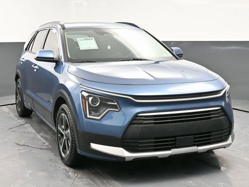 Used 2023 Kia Niro EX image 4