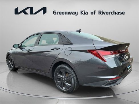 Used 2021 Hyundai Elantra SEL w/ Convenience Package image 4