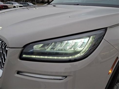 Used 2022 Lincoln Corsair AWD w/ Premium Package image 9