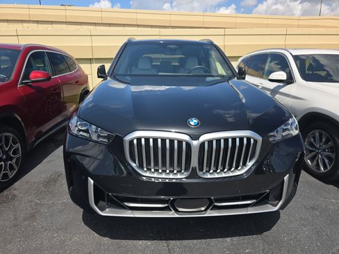 Used 2026 BMW X5 xDrive40i w/ Premium Package AWD/4WD image 4