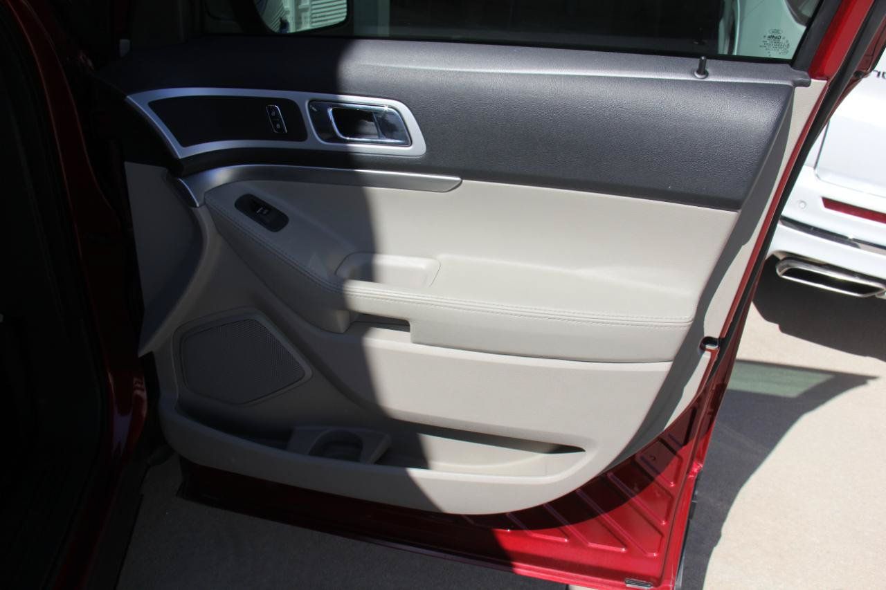 Used 2015 Ford Explorer XLT FWD image 24