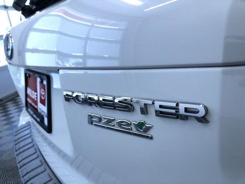 Used 2017 Subaru Forester 2.5i Limited AWD/4WD image 16
