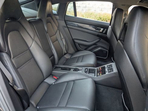 Used 2023 Porsche Panamera image 24