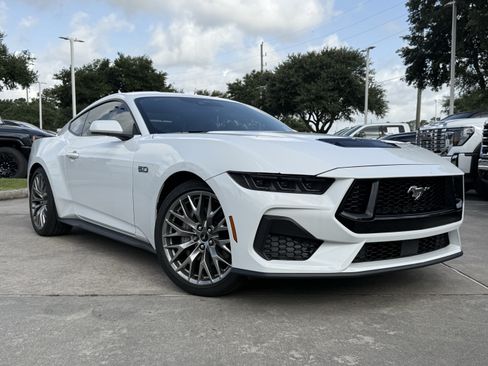 Used 2026 Ford Mustang GT Premium RWD image 2