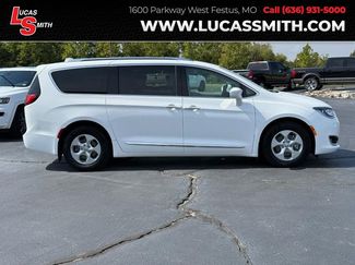 Used 2017 Chrysler Pacifica Touring-L Plus image 1