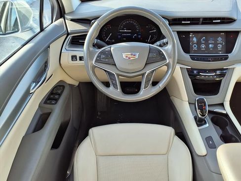 Used 2018 Cadillac XT5 Luxury image 12