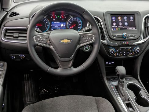 Used 2023 Chevrolet Equinox LT w/ Driver Convenience Package image 5